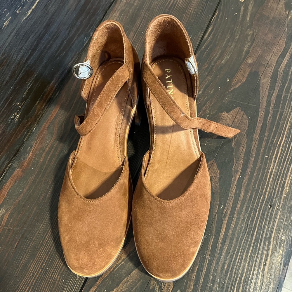 Patina Suede Lugsole Shoes Size 10